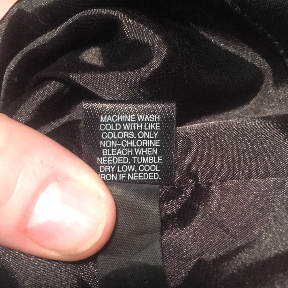 ‼️5 for $20‼️ NWOT FLATTERING ruched black top - Picture 6 of 8